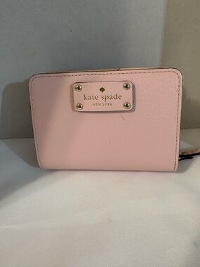 Kate Spade Wellesley Hanna compact pink leather wallet